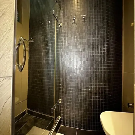 Daire 2br, 2ba, Ground Flr Of Historical Building, Galata *