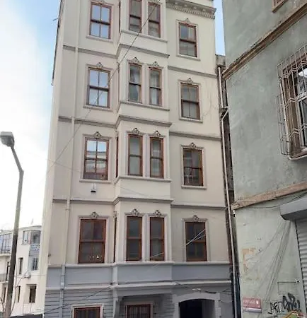 Appartement 2br, 2ba, Ground Flr Of Historical Building, Galata