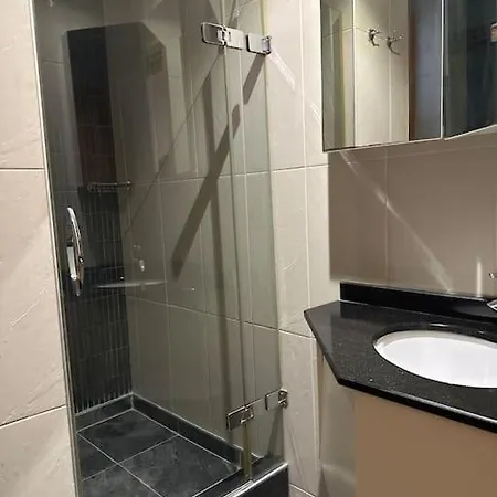 Appartement 2br, 2ba, Ground Flr Of Historical Building, Galata Istanboel