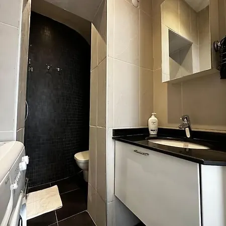 Appartement 2br, 2ba, Ground Flr Of Historical Building, Galata