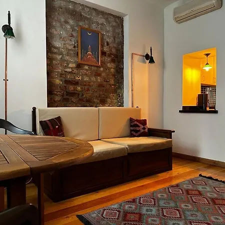 2br, 2ba, Ground Flr Of Historical Building, Galata 公寓